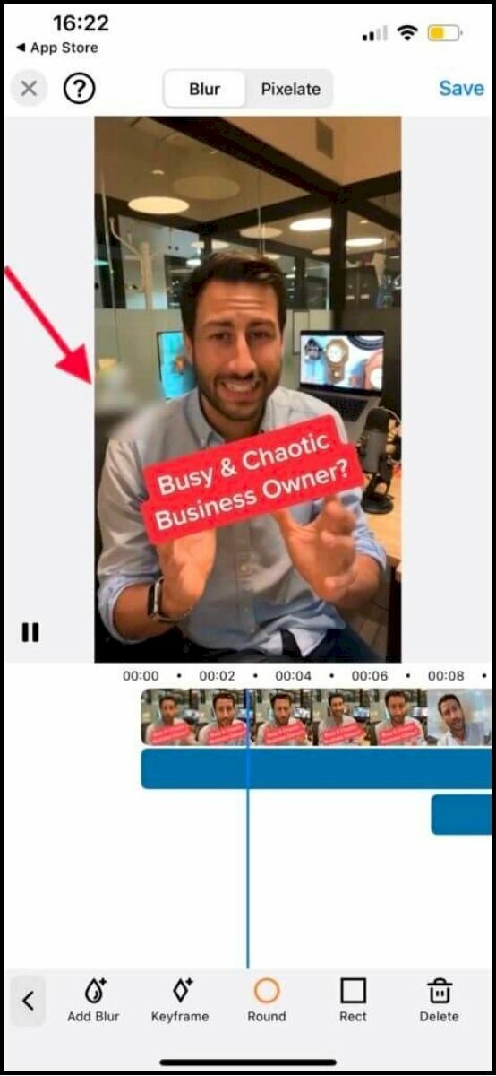 Bước 4: Di chuyển đến vị trí chứa logo TikTok và làm mờ bằng cách chọn công cụ round trên thanh công cụ. Sau đó, tiếp tục di chuyển đến các vị trí khác để thực hiện tương tự, vì logo TikTok không hiển thị cố định ở 1 vị trí trong suốt video.