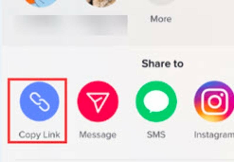 Bước 2: Mở Tiktok và nhấp vào "Sao chép liên kết" của video mà bạn muốn xóa logo.