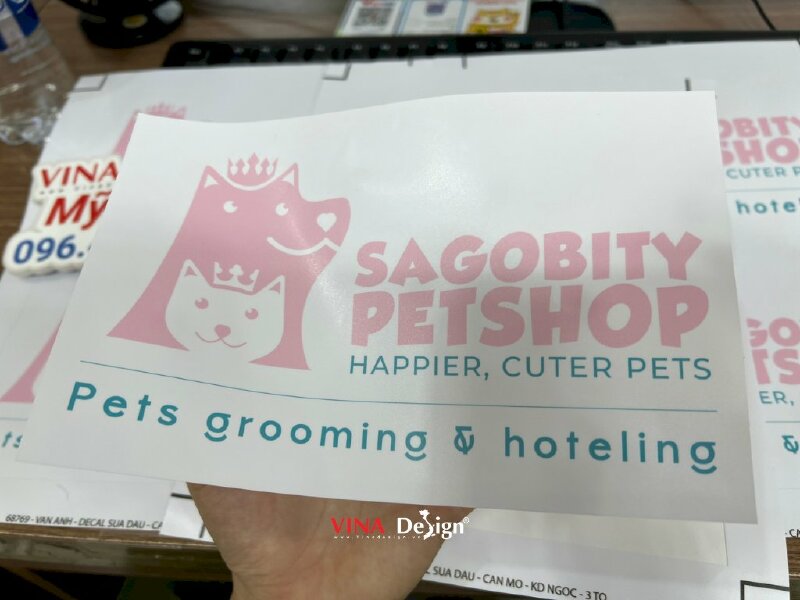 In nhãn Decal cho cửa hàng thú cưng, Pets Grooming & Hoteling dịch vụ lưu trú khách sạn chó mèo - VND318