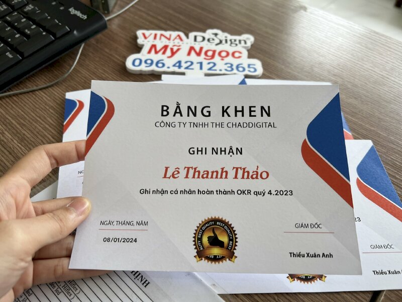 In bằng khen ghi nhận cá nhân hoàn thành OKR quý cho công ty, bằng khen giấy Econo - VND488