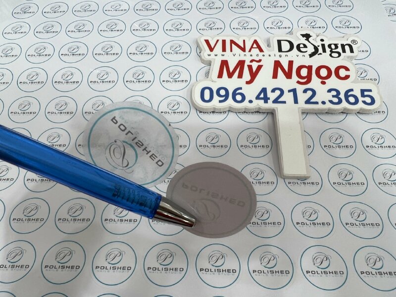 In đề can logo Nails Studio, tem tròn decal sữa đường kính 3cm, hàng gửi đi Mỹ từ TPHCM - VND486