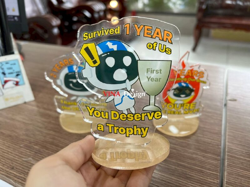 Mô hình linh vật thương hiệu công ty từ Mica Standee làm quà tặng nhân viên kỷ niệm 1 year, 2 year, 3 year làm việc - VND467