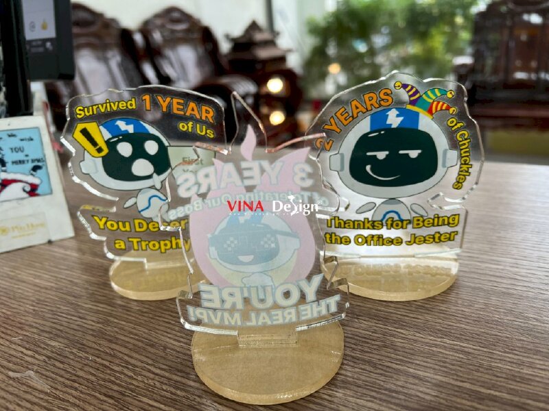 Mô hình linh vật thương hiệu công ty từ Mica Standee làm quà tặng nhân viên kỷ niệm 1 year, 2 year, 3 year làm việc - VND467