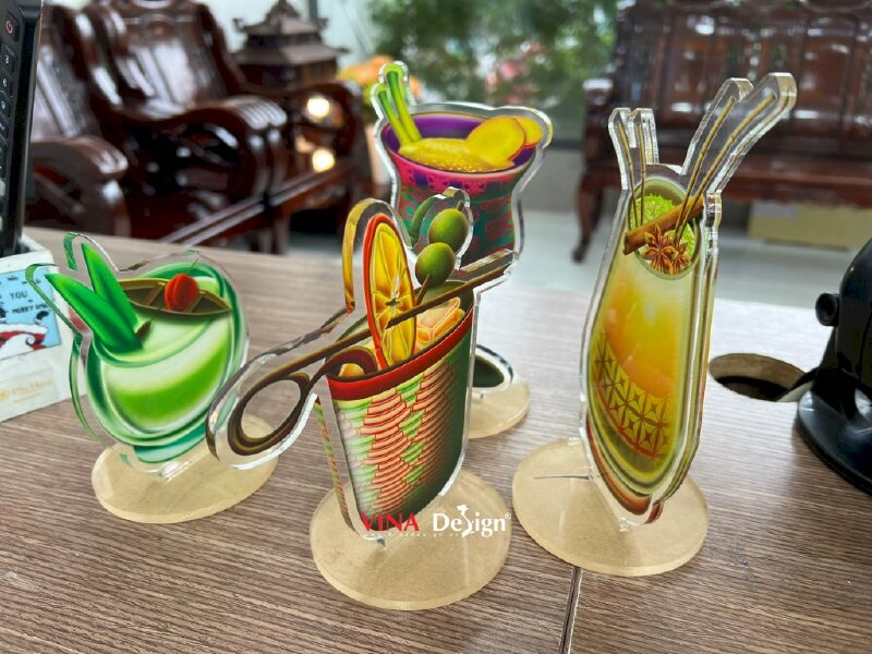 Mô hình ly Cocktail từ Mica Standee Acrylic để bàn - VND471