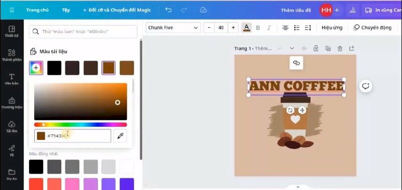 Bước 5: Tiếp đến mình sẽ thêm tên của quán cà phê vào bằng cách bấm vào Văn bản > Bấm thêm tiêu đề và viết tên quán cà phê vào > Và thực hiện đổi phông chữ, màu chữ, kích thước cho phù hợp. 
