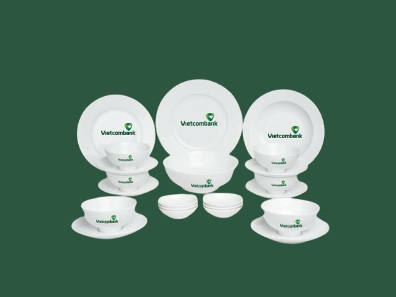 Bộ bàn ăn in logo gồm những sản phẩm nào?
