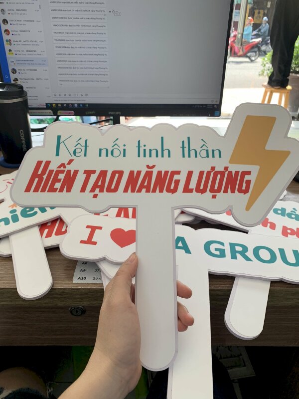 Hashtag cầm tay Slogan công ty Kết Nối Tinh Thần Kiến Tạo Năng Lượng - MSN352