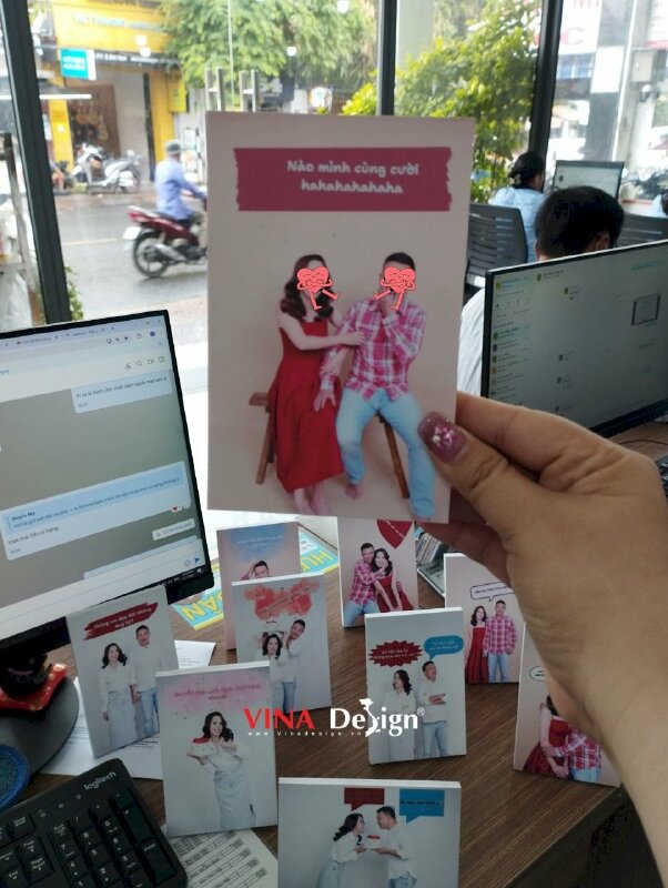 In ảnh Format, Standee để bàn từ in ảnh trên chất liệu Format - VND564