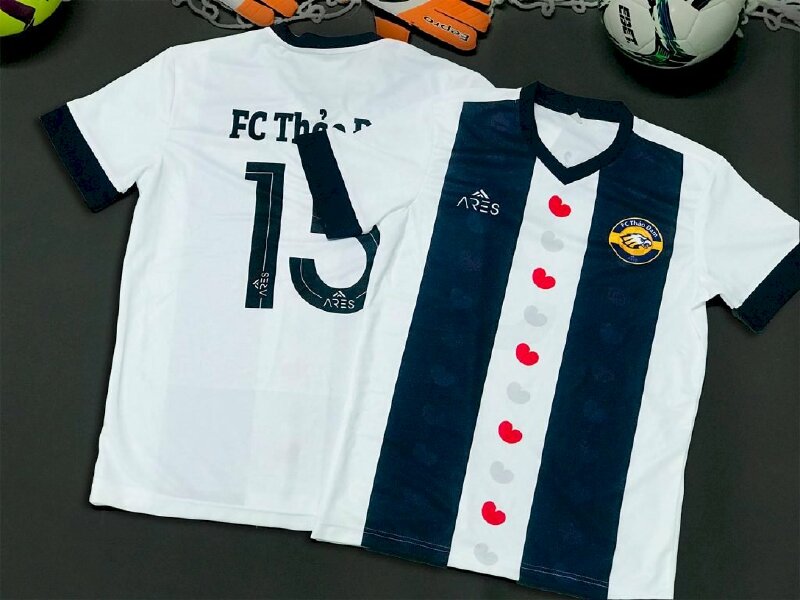 In hình ảnh lên áo bóng đá