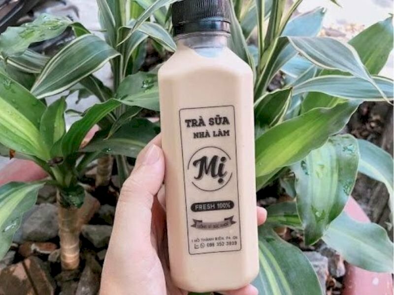 In logo lên chai nhựa đựng trà sữa