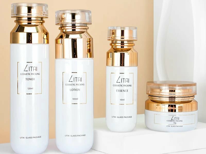 In logo lên chai mỹ phẩm, dầu gội, sữa tắm
