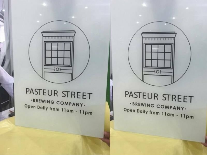 In logo lên kính là gì?