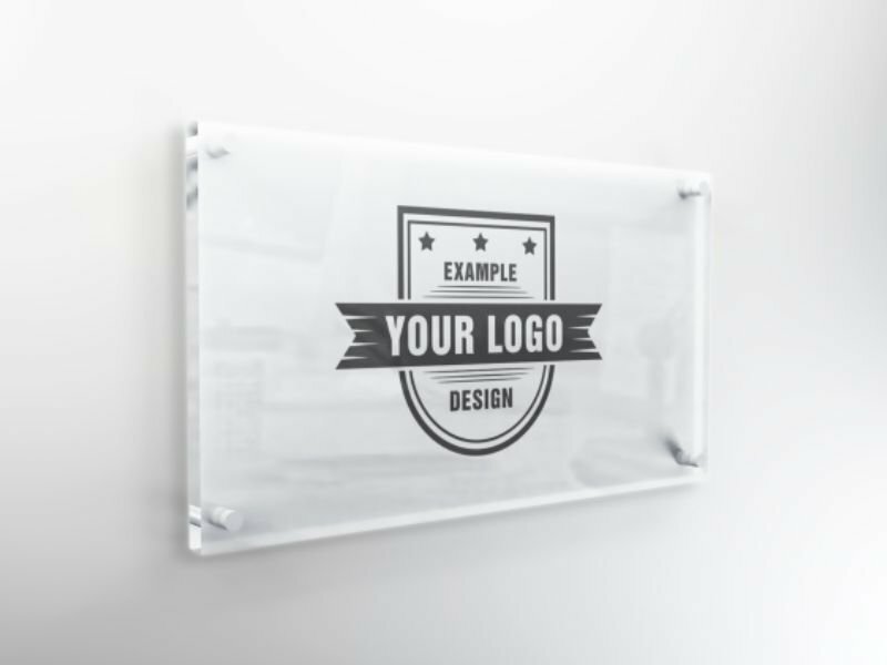 Nên in logo lên kính thường hay kính cường lực