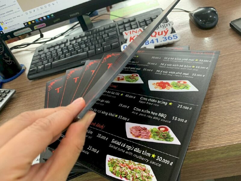In menu bìa cứng, bìa carton