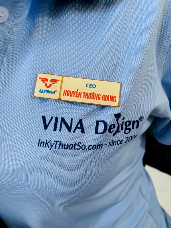 Sản xuất thẻ tên đổ keo gắn nam châm, bảng tên chức danh công ty loại cài áo đồng phục - VND546