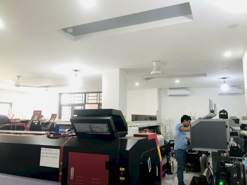 Xưởng in sticker trong suốt giá rẻ tại TPHCM