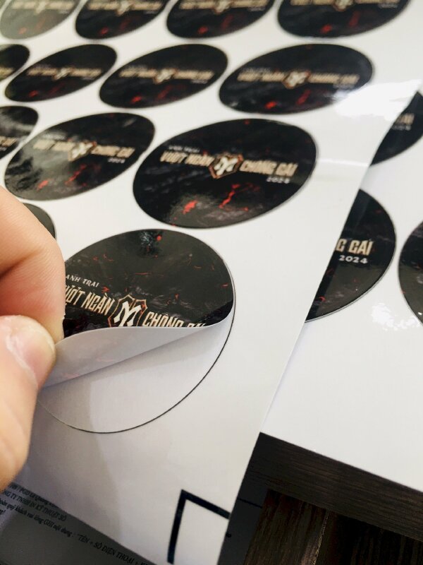 In decal logo