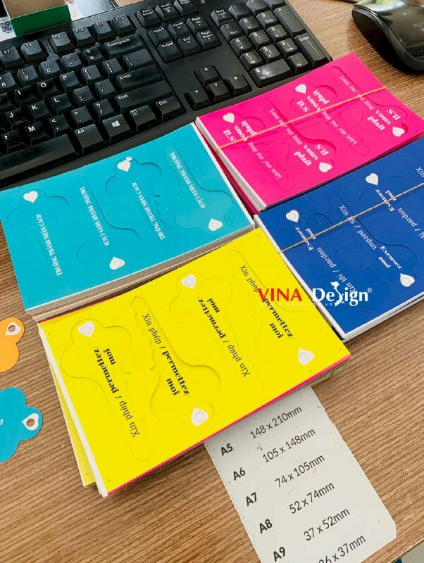 In flashcard nhựa tiếng Pháp, thẻ nhựa hình chiếc chìa khóa, dập lỗ tròn xỏ dây - VND582