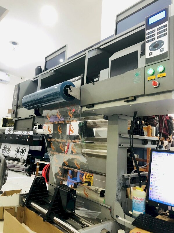 Khi đến với dịch vụ in ốp lưng lấy liền tại Vinadesign, quý khách có hai lựa chọn: