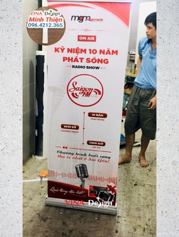 In poster nhanh khổ 60 x 160 cm, lắp sẵn vào banner cuốn khách mang đến - VND587