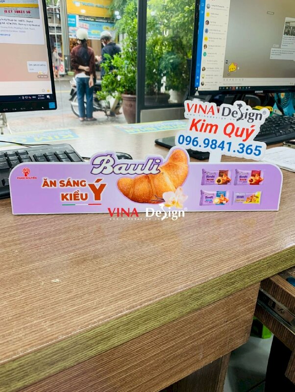 In standee format để bàn giới thiệu sản phẩm bánh mì ngọt, standee để quầy thu ngân, quầy trưng bày - VND591