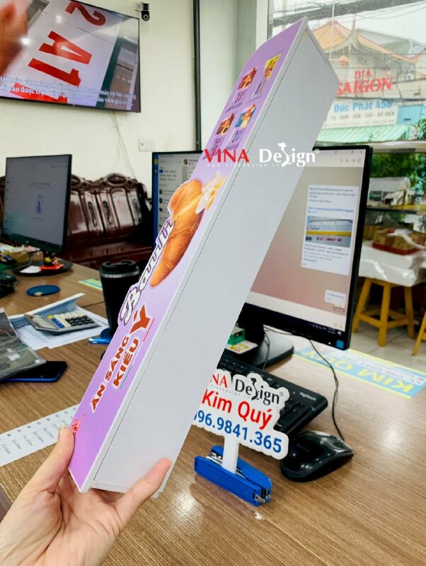 In standee format để bàn giới thiệu sản phẩm bánh mì ngọt, standee để quầy thu ngân, quầy trưng bày - VND591