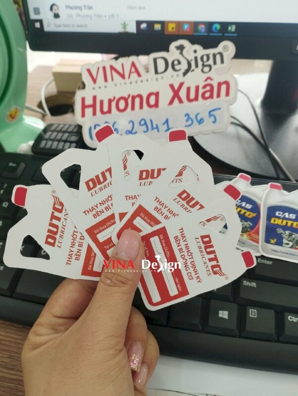 In thẻ nhắc thay nhớt định kỳ, tag hình chai dầu nhớt ô tô - VND579