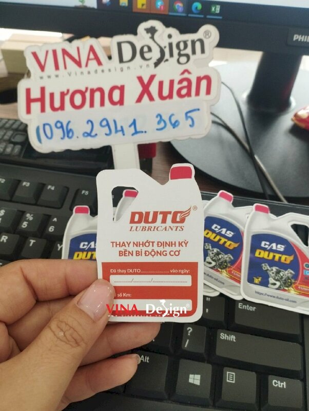 In thẻ nhắc thay nhớt định kỳ, tag hình chai dầu nhớt ô tô - VND579