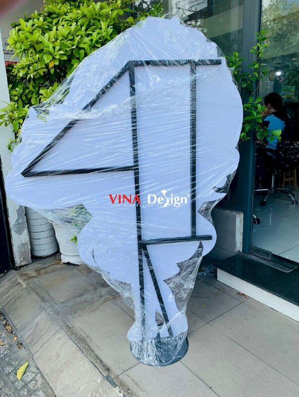 Làm Standee mô hình nhân vật đại diện thương hiệu phun xăm tự nhiên - VND597