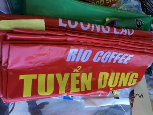In băng rôn tuyển dụng