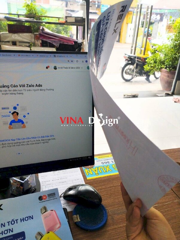 In Decal nhựa sữa tờ thông tin khuyến mãi sản phẩm dán standee mini để bàn - VND652