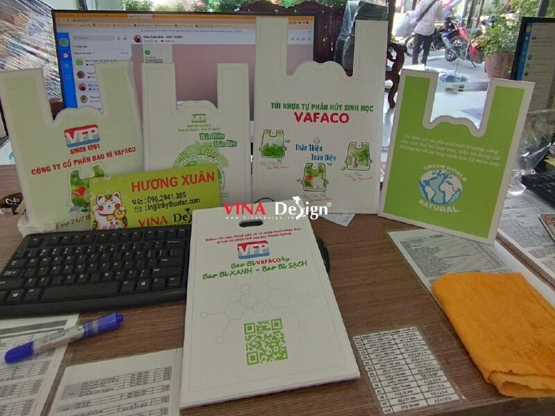 In PP cán Format làm Standee mini để bàn