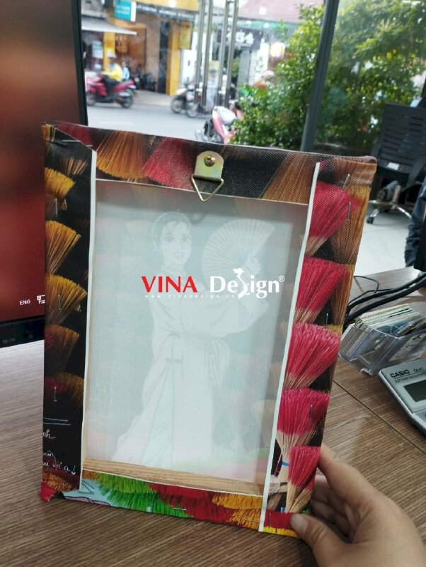 Làm tranh in trên vải Canvas mực dầu bóng, đóng khung tràn viền, in tranh chibi làm quà tặng sinh nhật - VND646