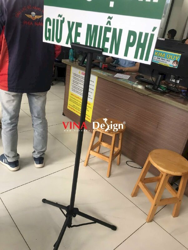 Bộ bảng thông tin Formex Giữ Xe Miễn Phí Nhà Hàng kèm chân đứng Standee chữ T nhựa đen - VND770