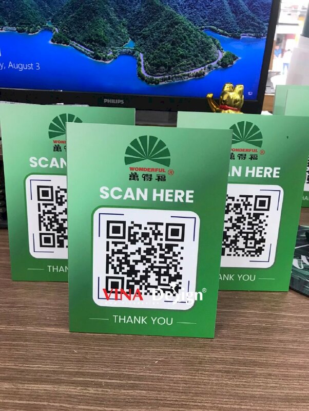 In ấn standee để bàn Scan Here quét mã QR Code biểu mẫu khảo sát cho công ty thực phẩm - VND718