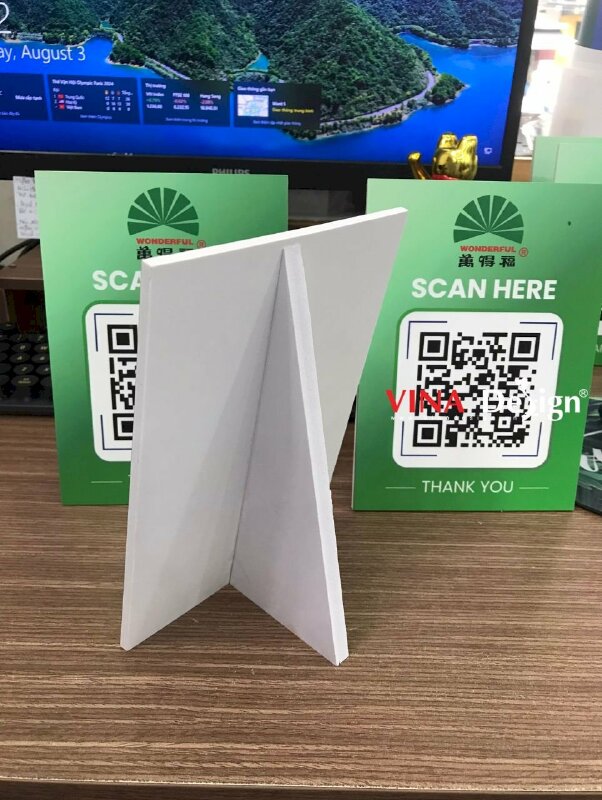 In ấn standee để bàn Scan Here quét mã QR Code biểu mẫu khảo sát cho công ty thực phẩm - VND718