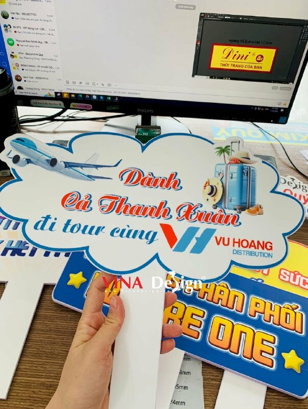 In hashtag cầm tay du lịch công ty,  đoàn đi theo tour check in chuyến đi - VND685