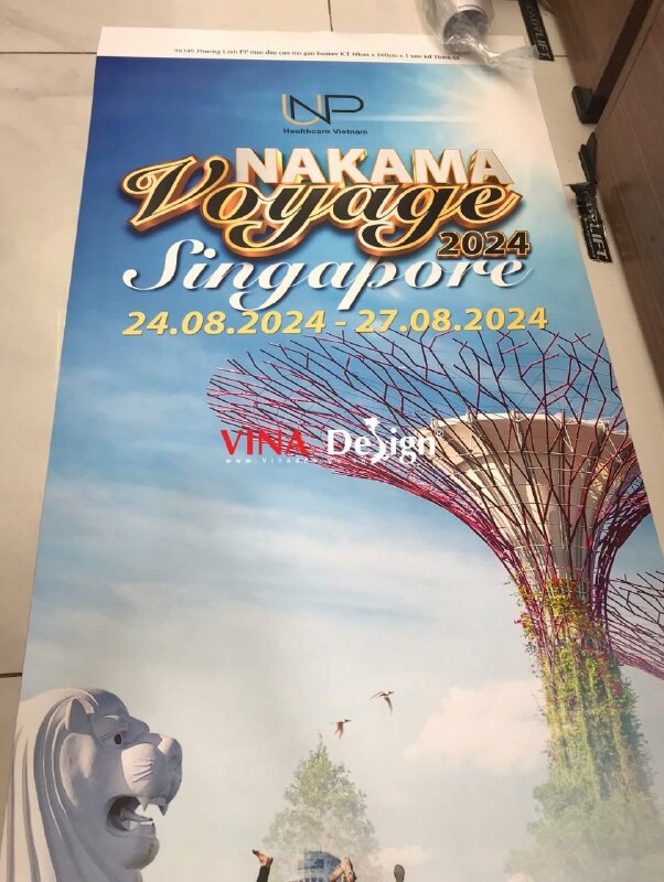 In poster PP khổ 60cm x 160cm dùng gắn banner cuốn chào đón đoàn khách đi tour Singapore - VND764