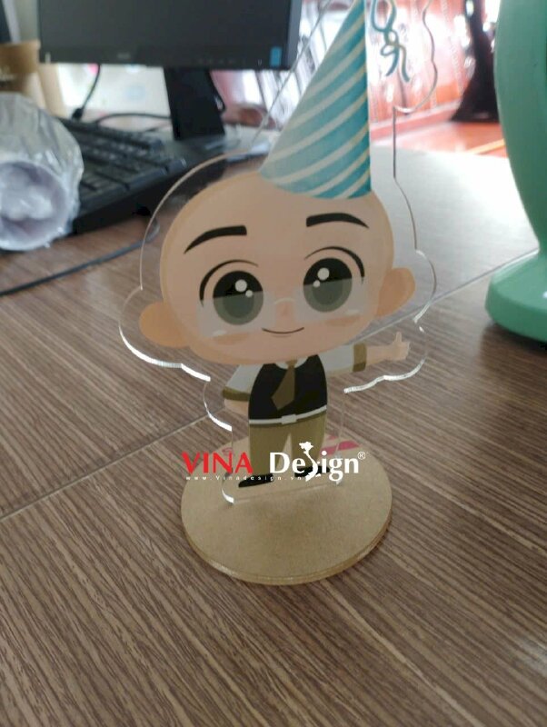 In standee chibi Mica trong 3li hình baby cute đội nón Happy Birthday - VND762