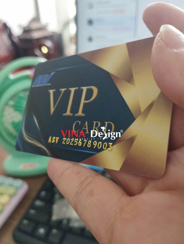 In thẻ VIP card làm thẻ thanh toán taxi dịch vụ taxi sân bay, dập nổi 1 dòng chữ, số - VND796