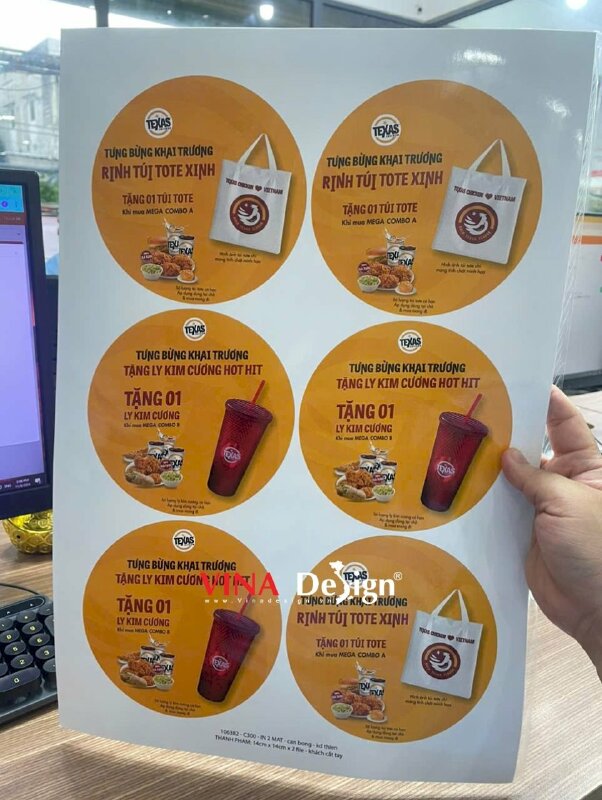 Dangler tờ quảng cáo hình tròn đường kính 14cm in giấy cứng Couche 300gsm, in 2 mặt cán bóng, gắn Wobbler để bàn - VND778