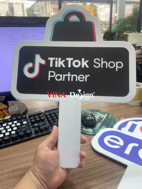 In hashtag cầm tay logo team social partner - VND844