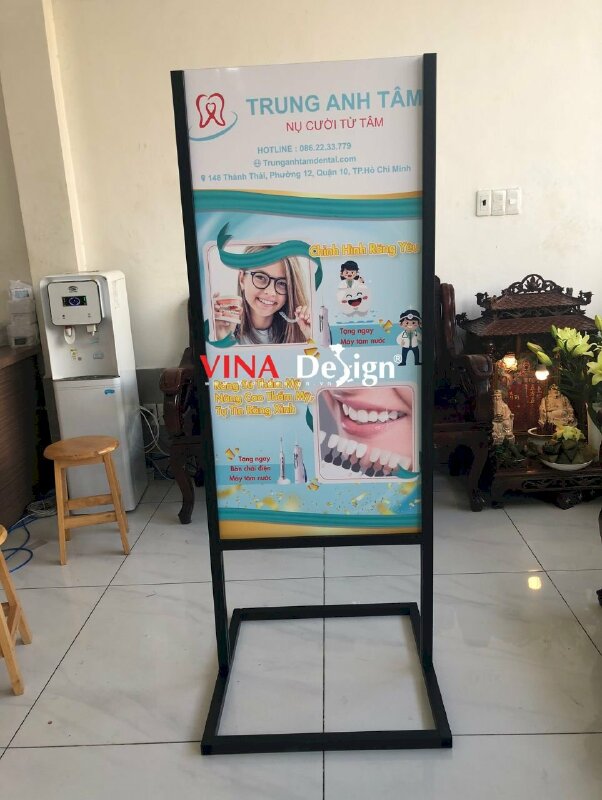 In standee khung sắt chịu gió ngoài trời phòng khám nha khoa dental - VND130