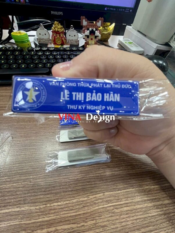 In bảng tên nam châm cài áo chức danh Thư ký nghiệp vụ cho Văn phòng thừa phát lại - VND854