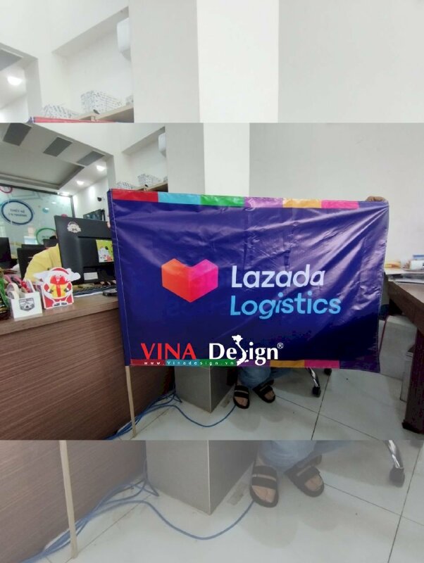 In cờ công ty vải Silk mực dầu bóng, may 4 cạnh gắn cán gỗ dài - VND332