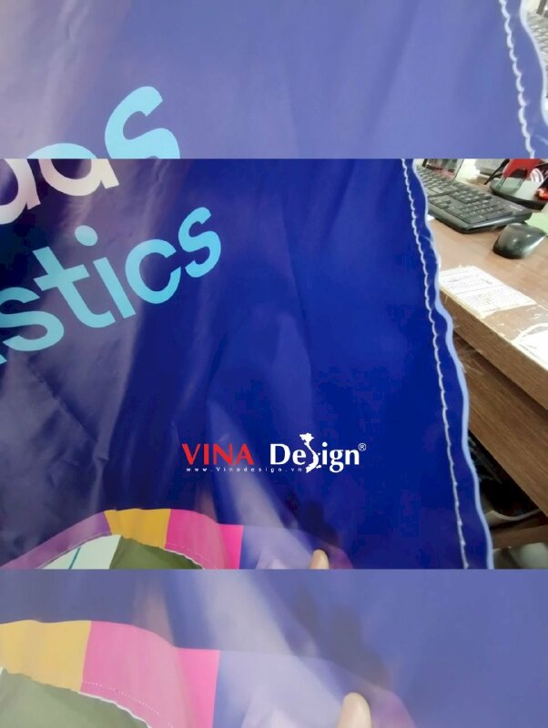 In cờ công ty vải Silk mực dầu bóng, may 4 cạnh gắn cán gỗ dài - VND332