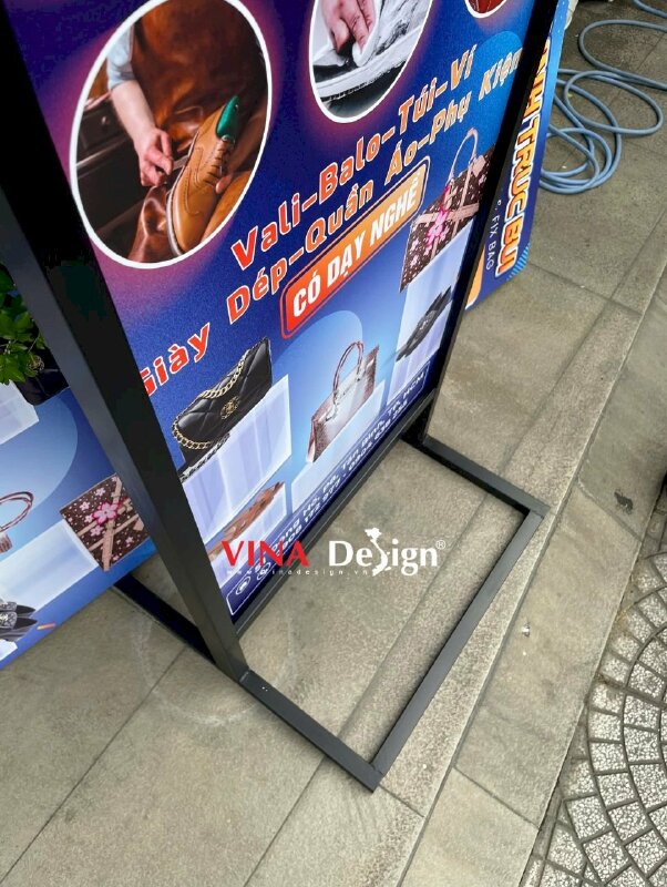 Standee đế sắt poster formex giới thiệu sản phẩm & dịch vụ shop về đồ hiệu - VND920