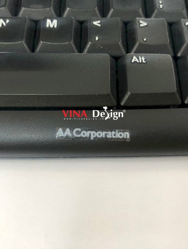 In decal logo trong mực trắng in UV, in logo tem nhãn thương hiệu nội thất - VND343