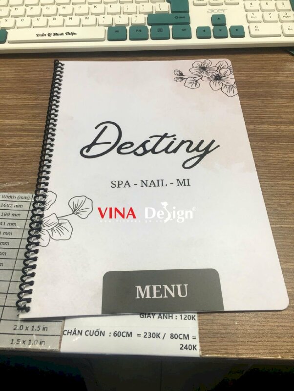In quyển menu Spa Nail Mi, menu nhựa chống nước, gáy lò xo dễ lật mở từng trang - VND936