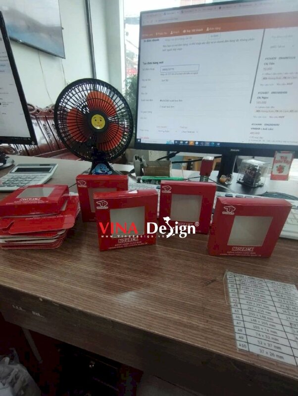 In hộp giấy hình vuông có ô cửa sổ dán miếng support cho công ty sơn công nghiệp - VND951